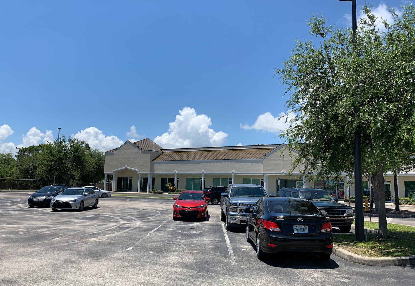 Emerald Plaza: 925 N Courtenay Pkwy, Merritt Island, FL 32953